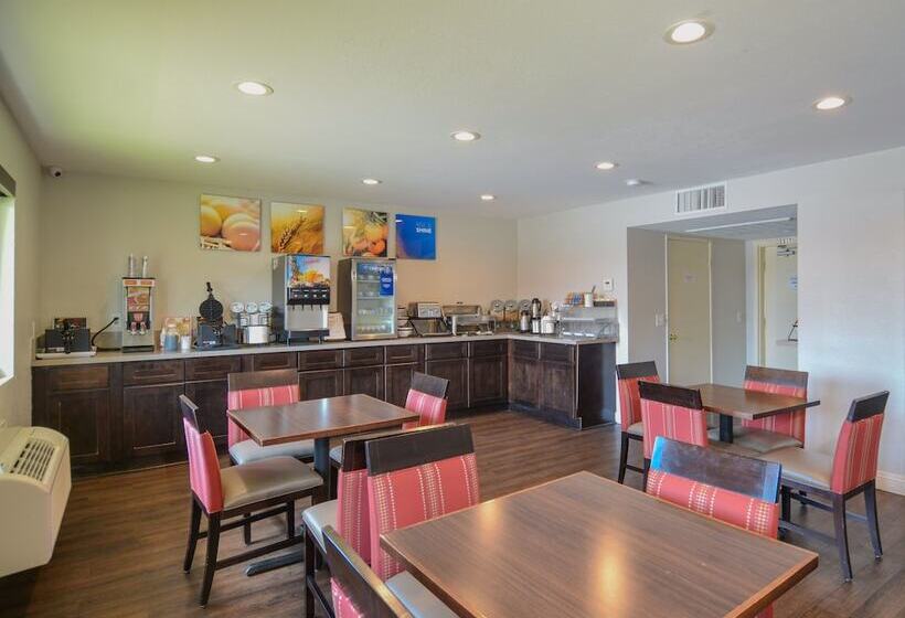 호텔 Comfort Inn & Suites Moreno Valley Near March Air Reserve Base
