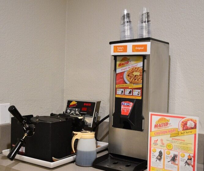 호텔 Comfort Inn & Suites Moreno Valley Near March Air Reserve Base