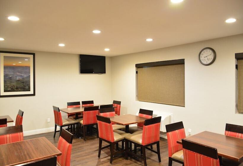 호텔 Comfort Inn & Suites Moreno Valley Near March Air Reserve Base