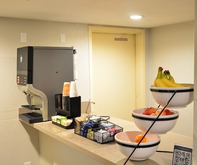 호텔 Comfort Inn & Suites Moreno Valley Near March Air Reserve Base