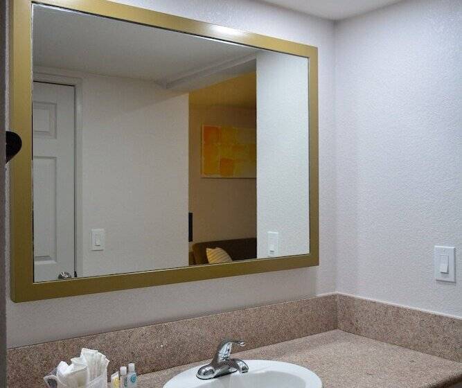 호텔 Comfort Inn & Suites Moreno Valley Near March Air Reserve Base