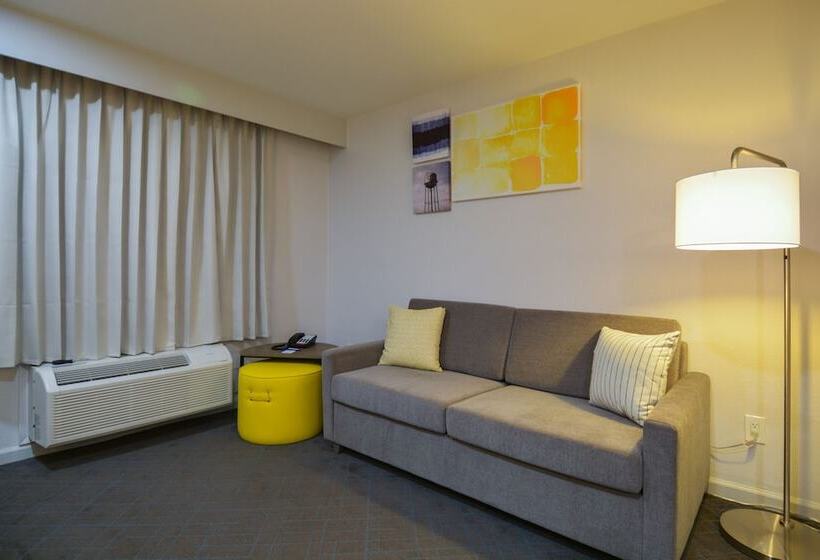 호텔 Comfort Inn & Suites Moreno Valley Near March Air Reserve Base