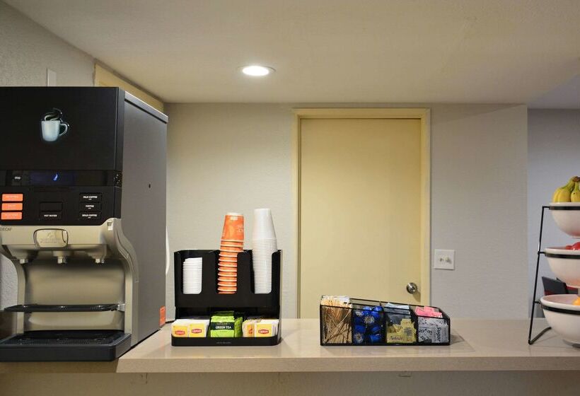 호텔 Comfort Inn & Suites Moreno Valley Near March Air Reserve Base