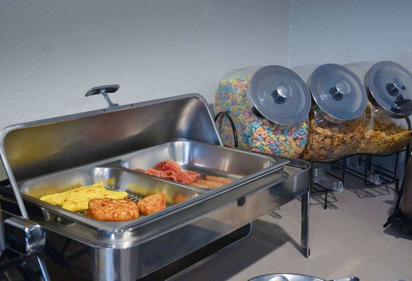 호텔 Comfort Inn & Suites Moreno Valley Near March Air Reserve Base