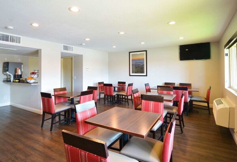 호텔 Comfort Inn & Suites Moreno Valley Near March Air Reserve Base