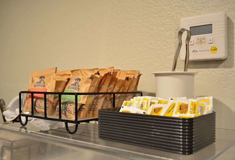 호텔 Comfort Inn & Suites Moreno Valley Near March Air Reserve Base