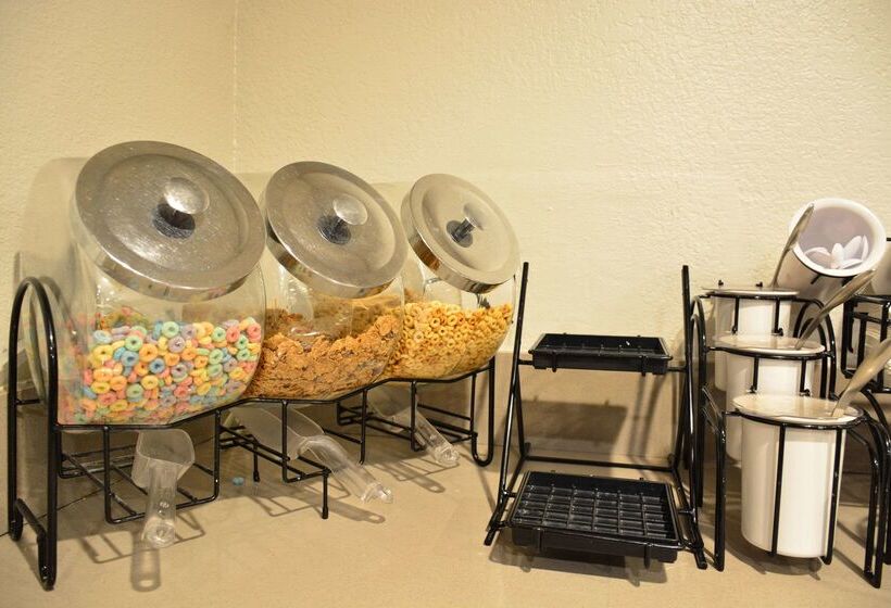 호텔 Comfort Inn & Suites Moreno Valley Near March Air Reserve Base