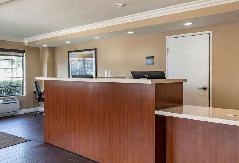 Отель Comfort Inn & Suites Ventura Beach