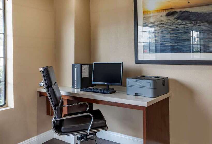 Отель Comfort Inn & Suites Ventura Beach