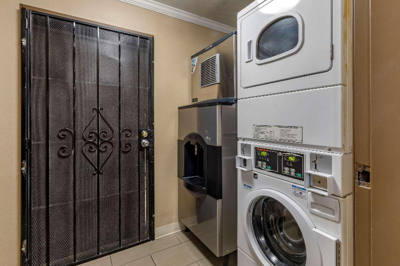 Отель Comfort Inn & Suites Ventura Beach