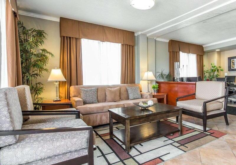 Отель Comfort Inn & Suites Ventura Beach