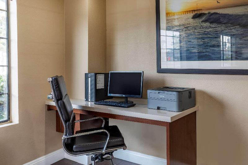 Отель Comfort Inn & Suites Ventura Beach