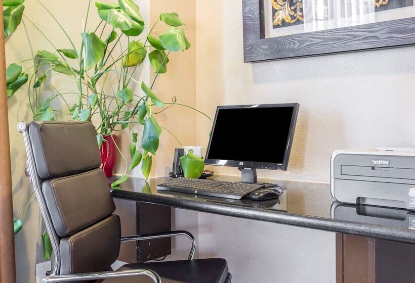 Отель Comfort Inn & Suites Ventura Beach