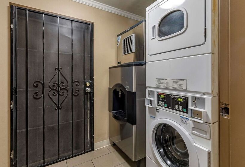 Отель Comfort Inn & Suites Ventura Beach