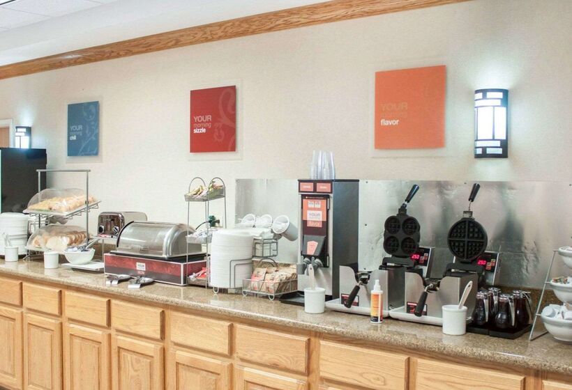 فندق Comfort Suites Airport