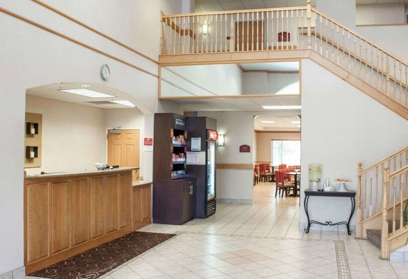 فندق Comfort Suites Airport