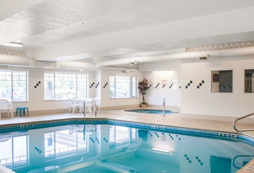 فندق Comfort Suites Airport