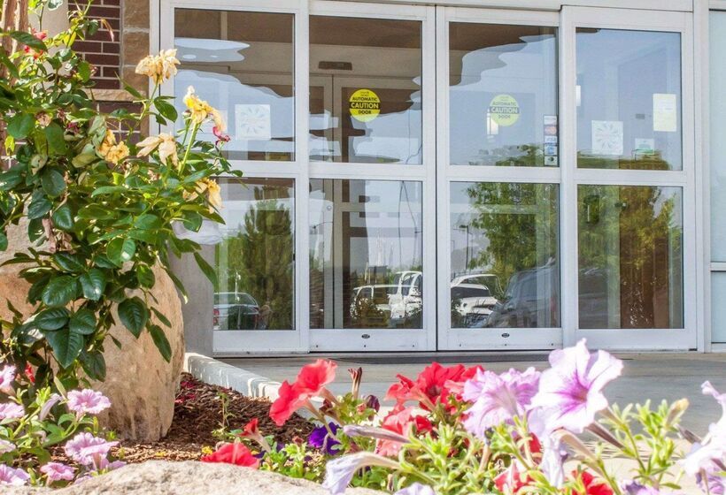 فندق Comfort Suites Airport