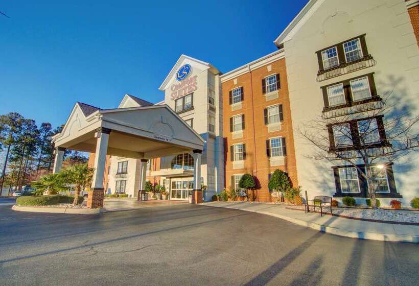 ホテル Comfort Suites Newport News Airport
