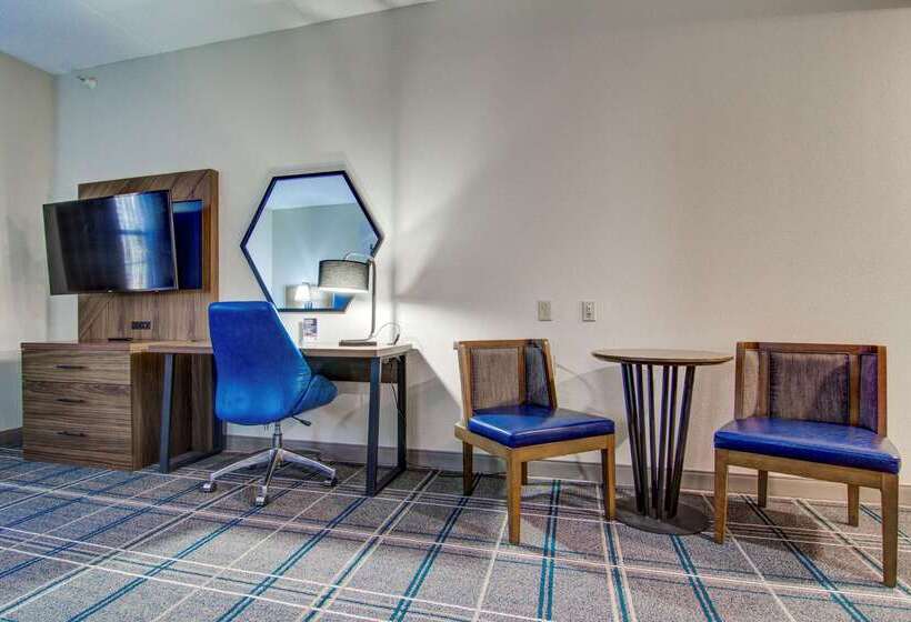 ホテル Comfort Suites Newport News Airport