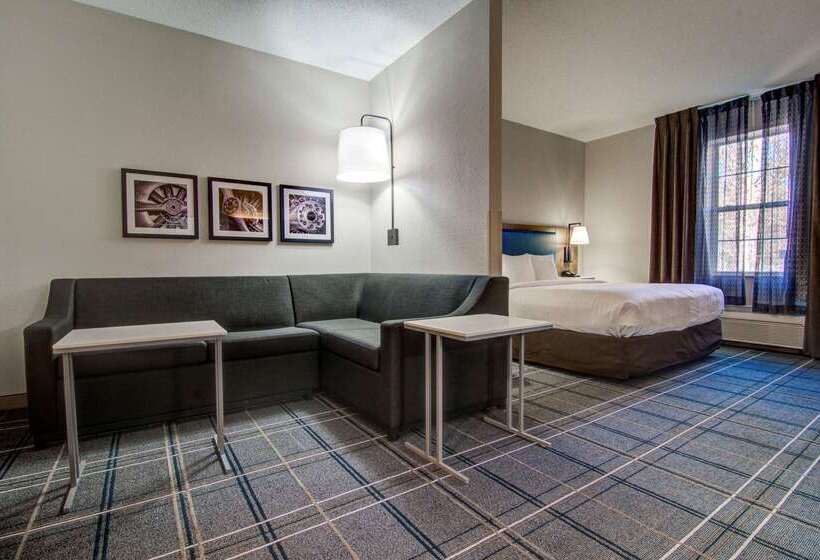 ホテル Comfort Suites Newport News Airport
