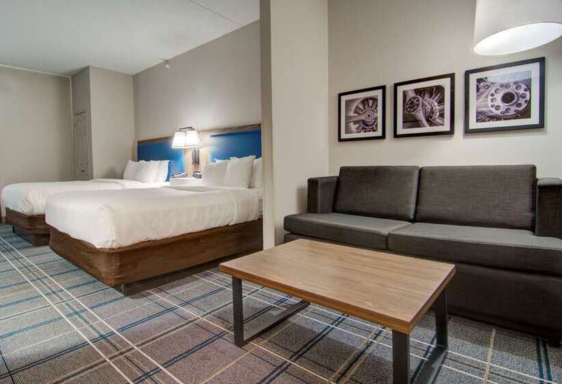 ホテル Comfort Suites Newport News Airport