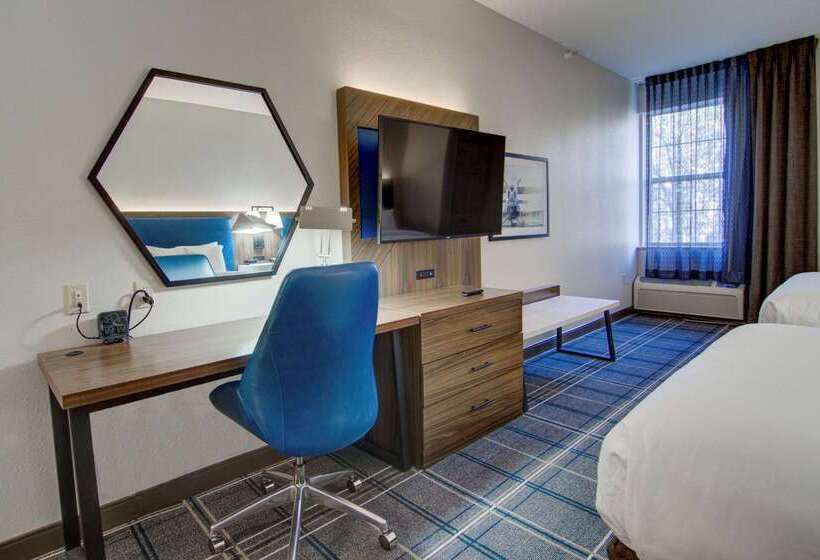 ホテル Comfort Suites Newport News Airport