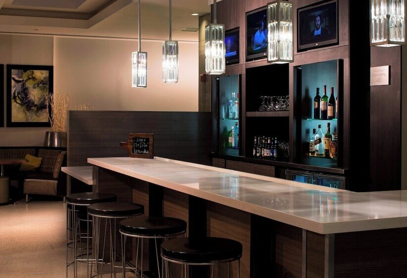 هتل Courtyard Miami Beach South Beach