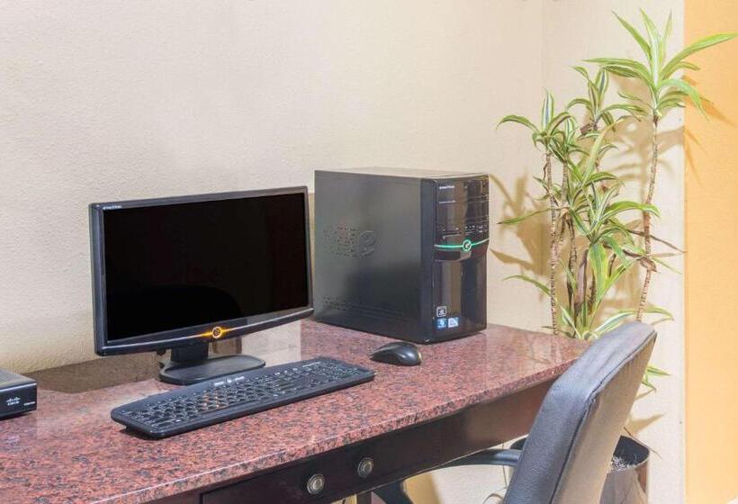 فندق Days Inn By Wyndham Colchester Burlington