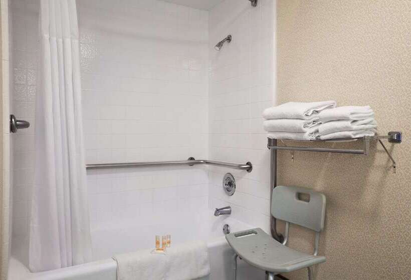 Отель Days Inn By Wyndham Gilroy