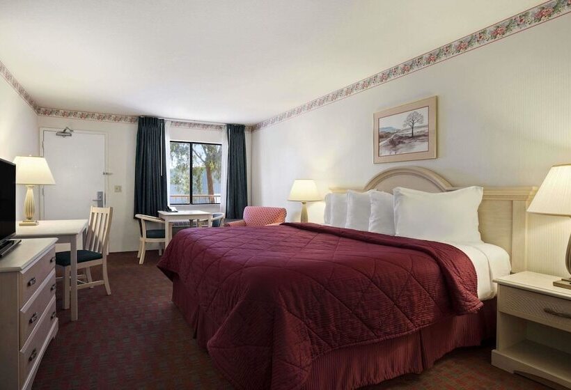 Отель Days Inn By Wyndham Gilroy