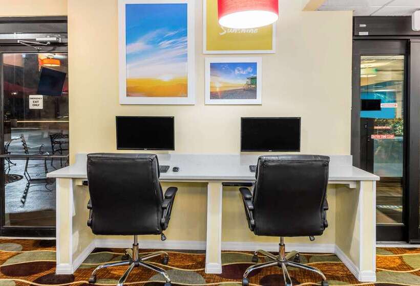 בית מלון כפרי Days Inn By Wyndham Sarasota Bay