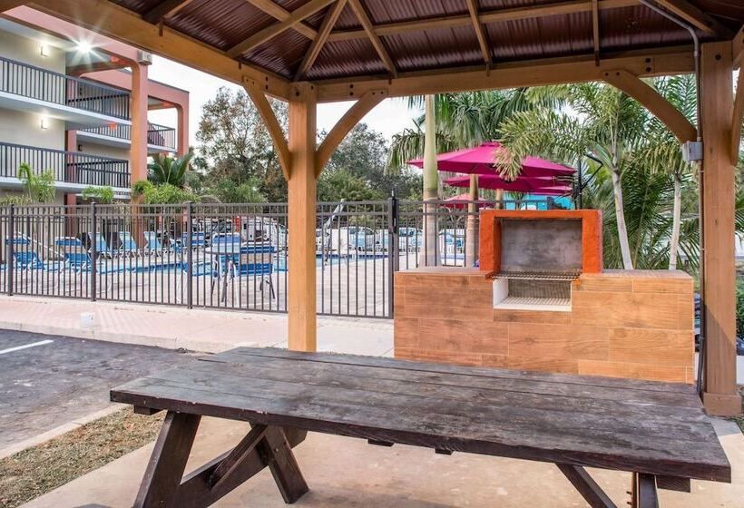 בית מלון כפרי Days Inn By Wyndham Sarasota Bay