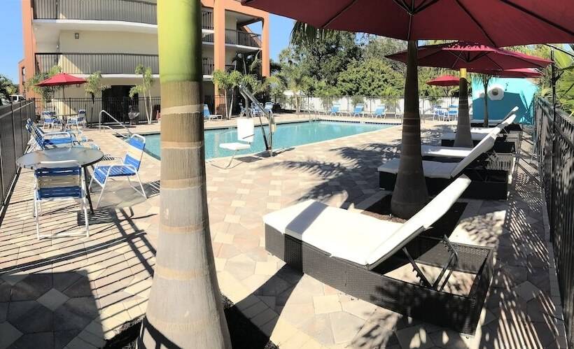 בית מלון כפרי Days Inn By Wyndham Sarasota Bay
