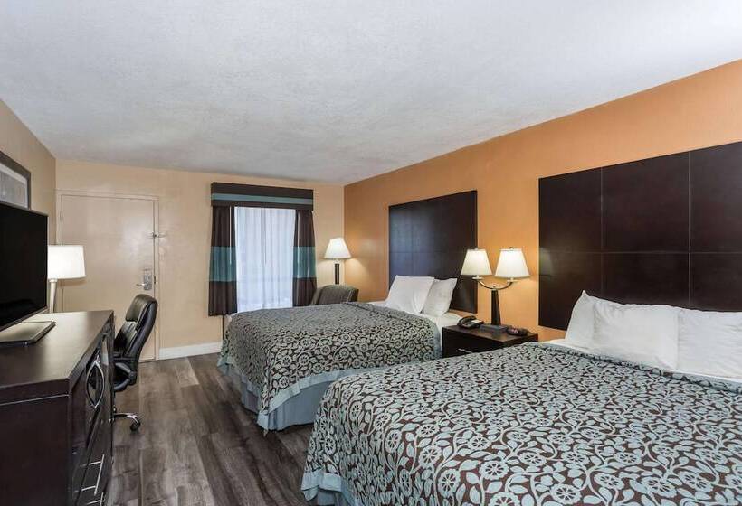 בית מלון כפרי Days Inn By Wyndham Sarasota Bay