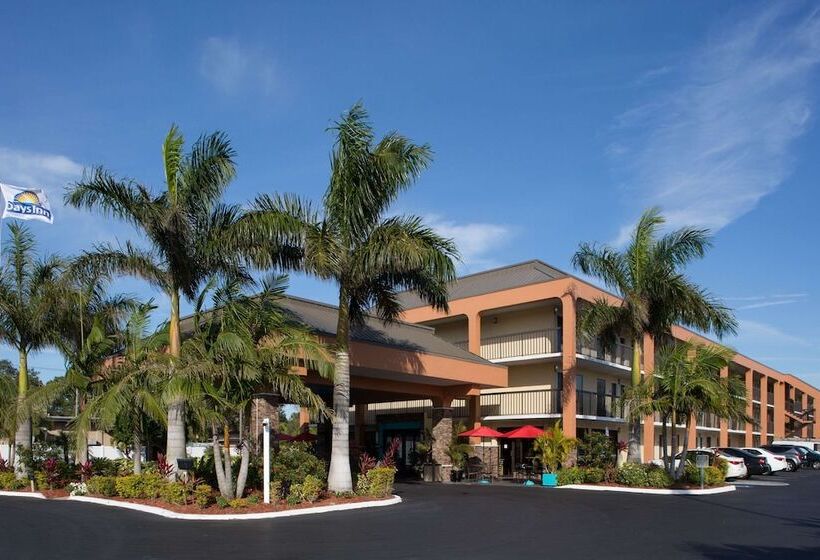 בית מלון כפרי Days Inn By Wyndham Sarasota Bay