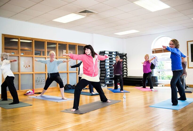 בית מלון כפרי De Vere Cranage Estate