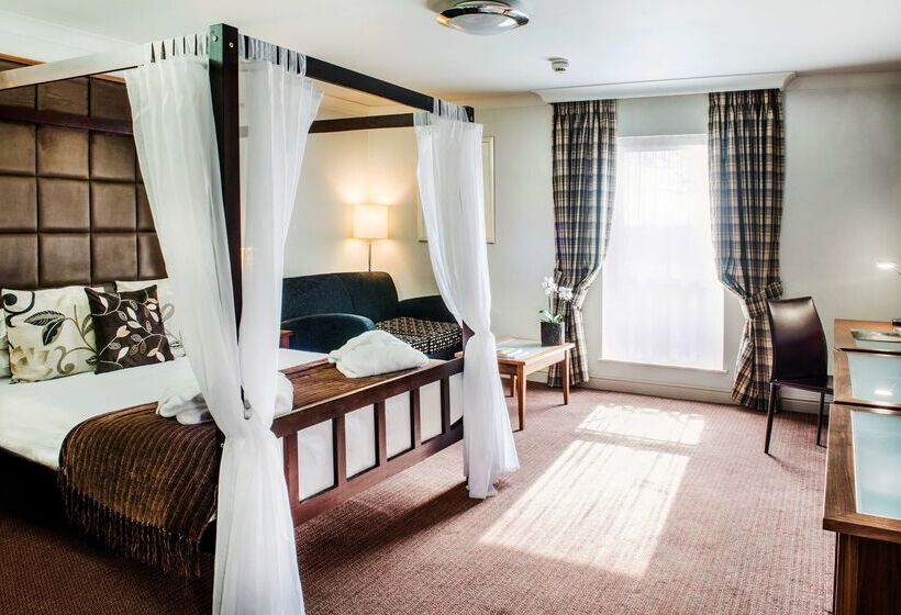 בית מלון כפרי De Vere Cranage Estate