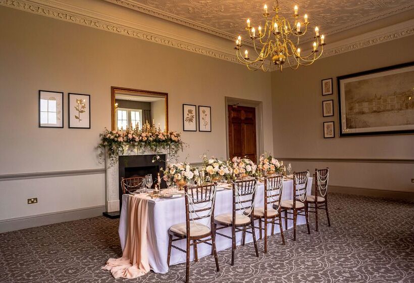 בית מלון כפרי De Vere Cranage Estate