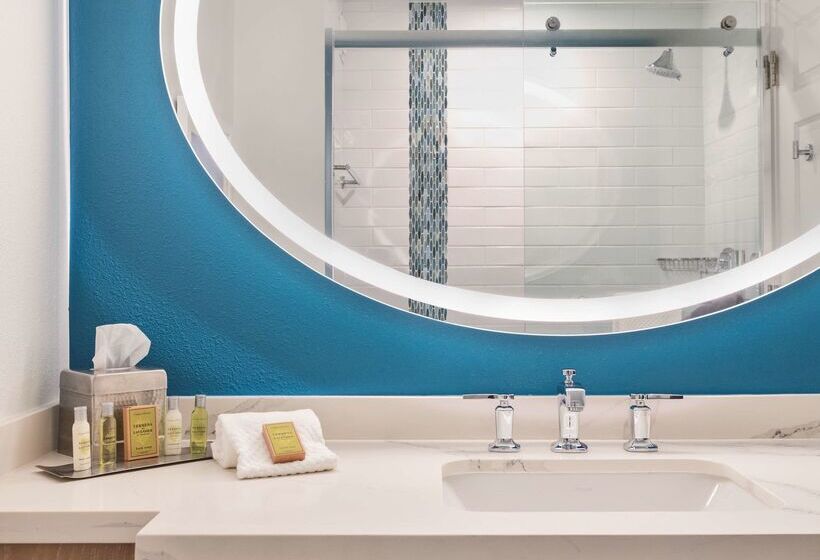 فندق Doubletree Suites By Hilton Naples