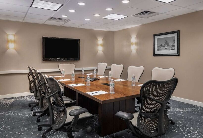 فندق Doubletree Suites By Hilton Naples