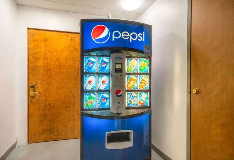 هتل Econo Lodge Inn & Suites Airport