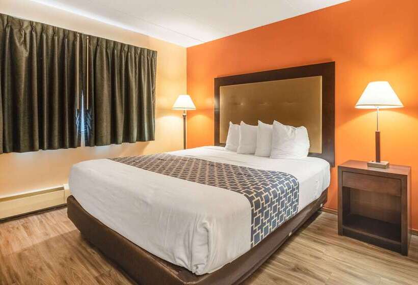 هتل Econo Lodge Inn & Suites Airport