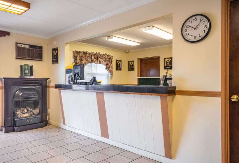 هتل Econo Lodge Inn & Suites Airport