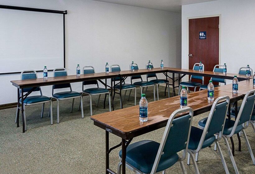 فندق Econo Lodge Inn & Suites Natchitoches