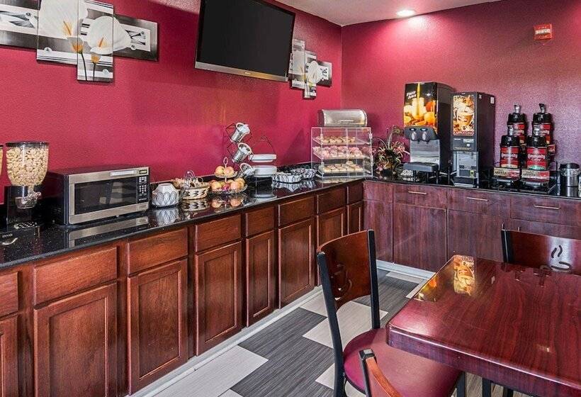 בית מלון כפרי Econo Lodge Inn & Suites Natchitoches