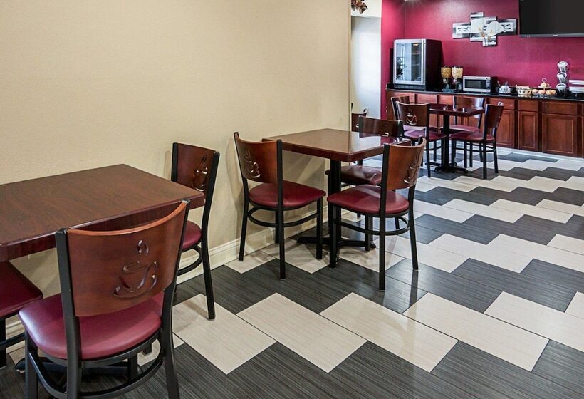 فندق Econo Lodge Inn & Suites Natchitoches