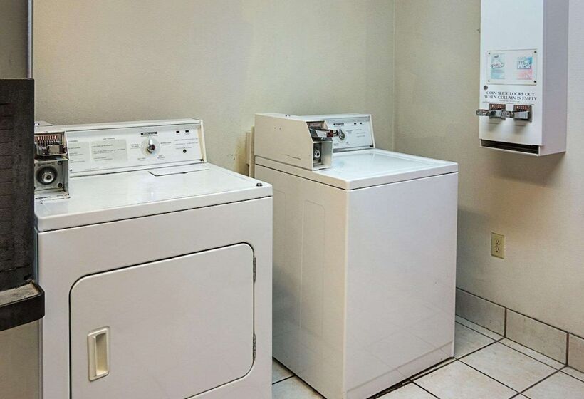 فندق Econo Lodge Inn & Suites Natchitoches