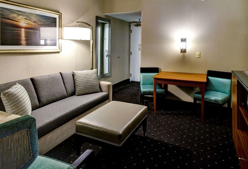 בית מלון כפרי Embassy Suites Williamsburg