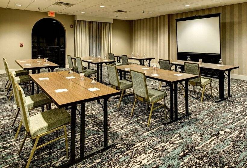 בית מלון כפרי Embassy Suites Williamsburg